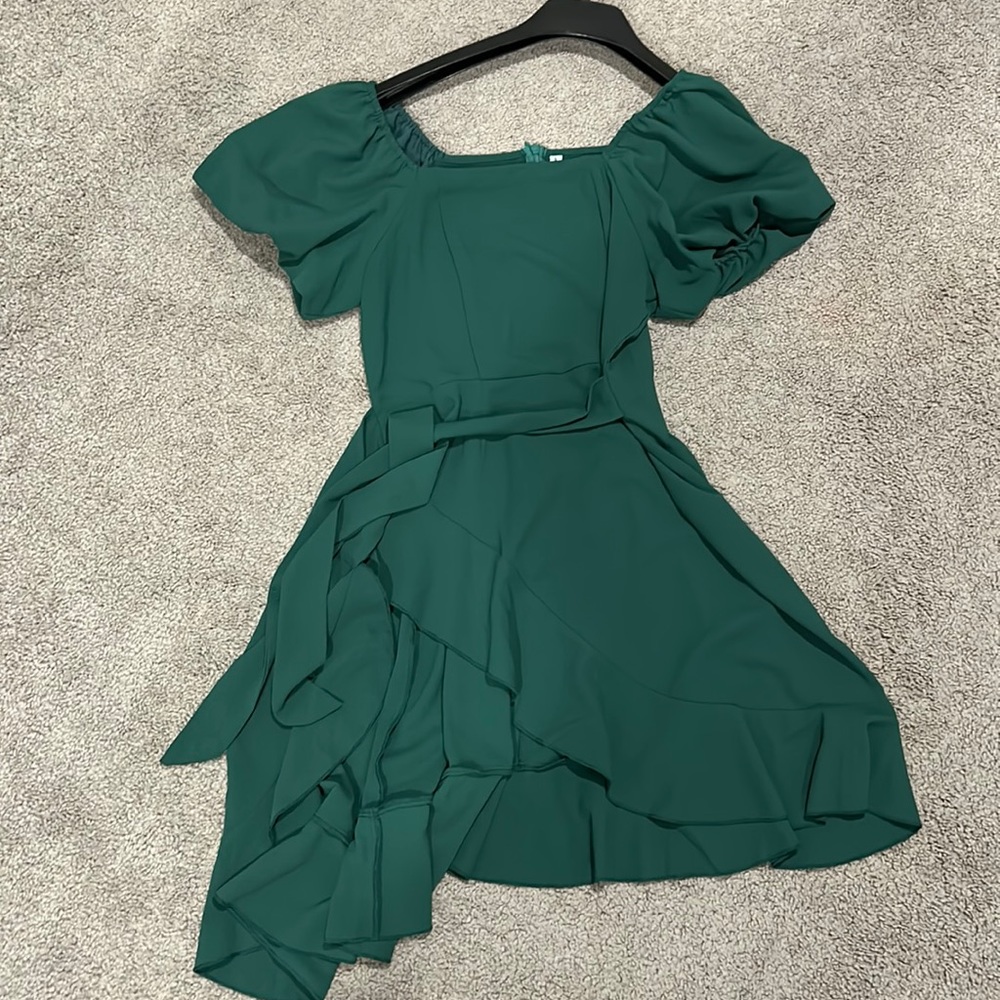 green dress with puffy sleeves